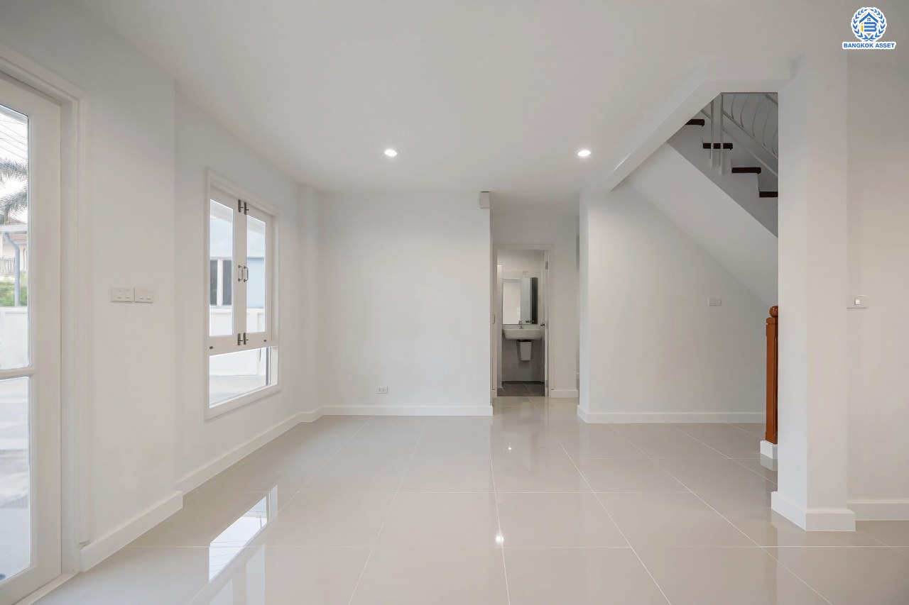 บ้านมือสองตกแต่งใหม่ โครงการ เนเบอร์โฮม วัชรพล เนื้อที่ 51 ตร.ว. ฟังก์ชัน 3 ห้องนอน 2 ห้องน้ำ จอดรถได้ 2 คัน บนทำเลเชื่อมต่อหลายเส้นทาง ทั้ง ถนนสุขาภิบาล5 ถนนสายไหม และถนนรามอินทรา ใกล้ทางด่วน "ฉลองรัช" และรถไฟฟ้าสายสีเขียว "สถานีสายหยุด"